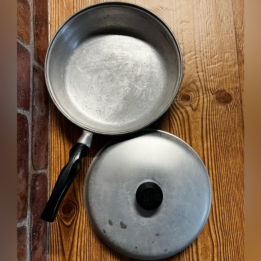 Vintage Wear-Ever Skillet 920 with lid